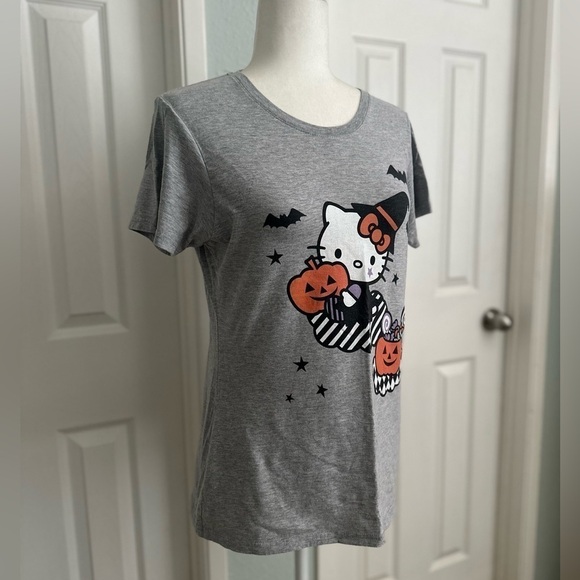 Source Unknown Tops - Witch Hello Kitty Halloween Tee Grey Size: Medium